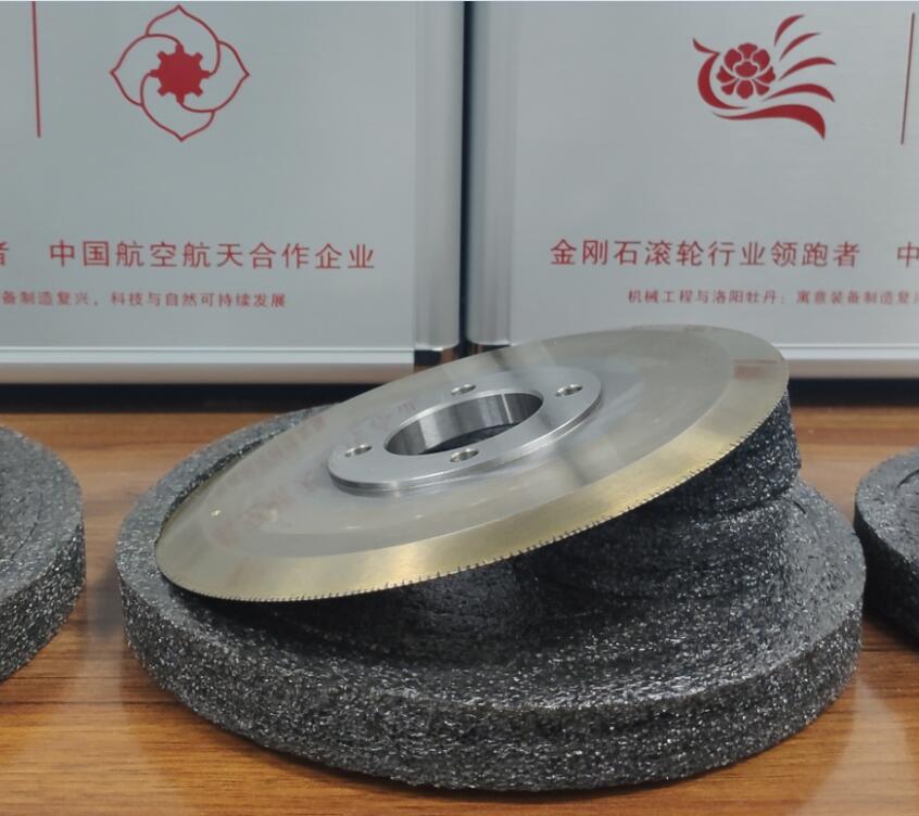金剛石滾輪的種類有哪些？生產(chǎn)加工應(yīng)注意哪些？華菱一篇文章告訴你